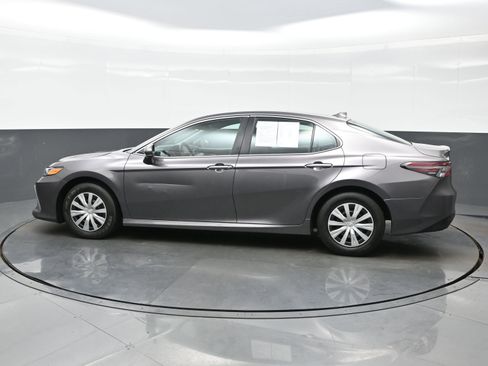 Used 2024 Toyota Camry LE FWD image 3