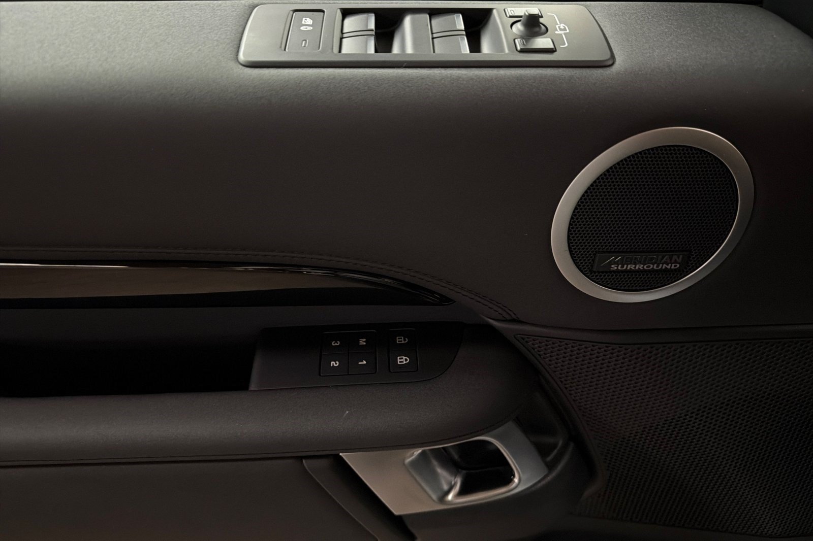New 2026 Land Rover Discovery S AWD/4WD image 14