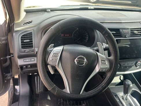 Used 2017 Nissan Altima 2.5 SR w/ Midnight Edition Package FWD image 14