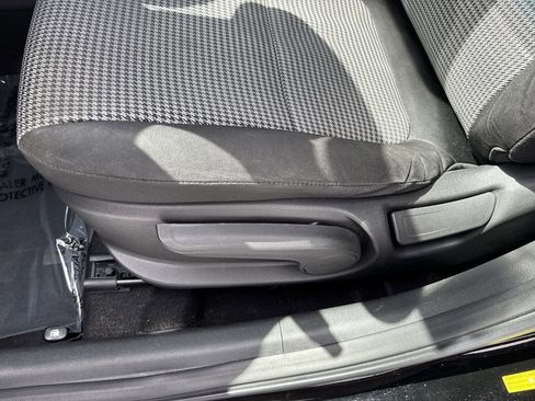 Used 2018 Hyundai Kona SEL FWD image 40