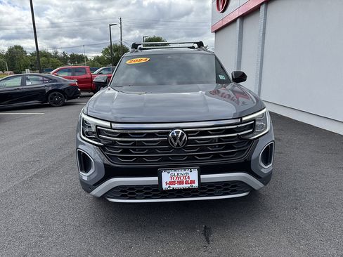 Used 2024 Volkswagen Atlas Peak Edition SE AWD/4WD image 3