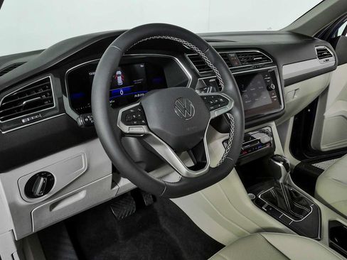 Certified 2023 Volkswagen Tiguan SE w/ Panoramic Sunroof Package FWD image 7