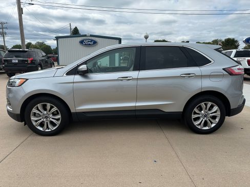 Used 2022 Ford Edge Titanium w/ Equipment Group 301A image 3