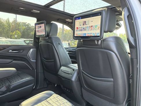 Used 2022 Cadillac Escalade Sport Platinum AWD/4WD image 18