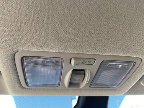 Used 2025 Hyundai Venue SEL FWD image 44