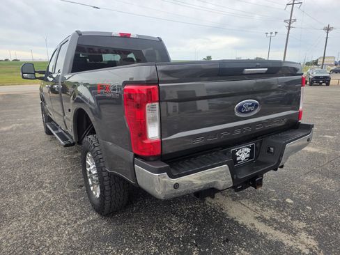 Used 2019 Ford F250 XLT w/ XLT Premium Package AWD/4WD image 5