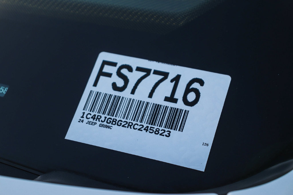 Used 2024 Jeep Grand Cherokee Limited RWD image 29