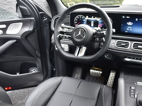 Used 2025 Mercedes-Benz GLS 580 4MATIC image 25