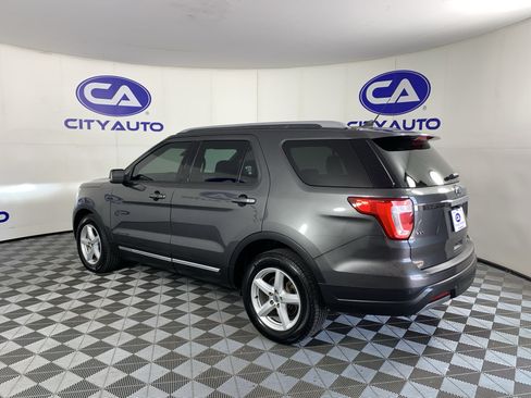 Used 2019 Ford Explorer XLT w/ Equipment Group 202A FWD image 5