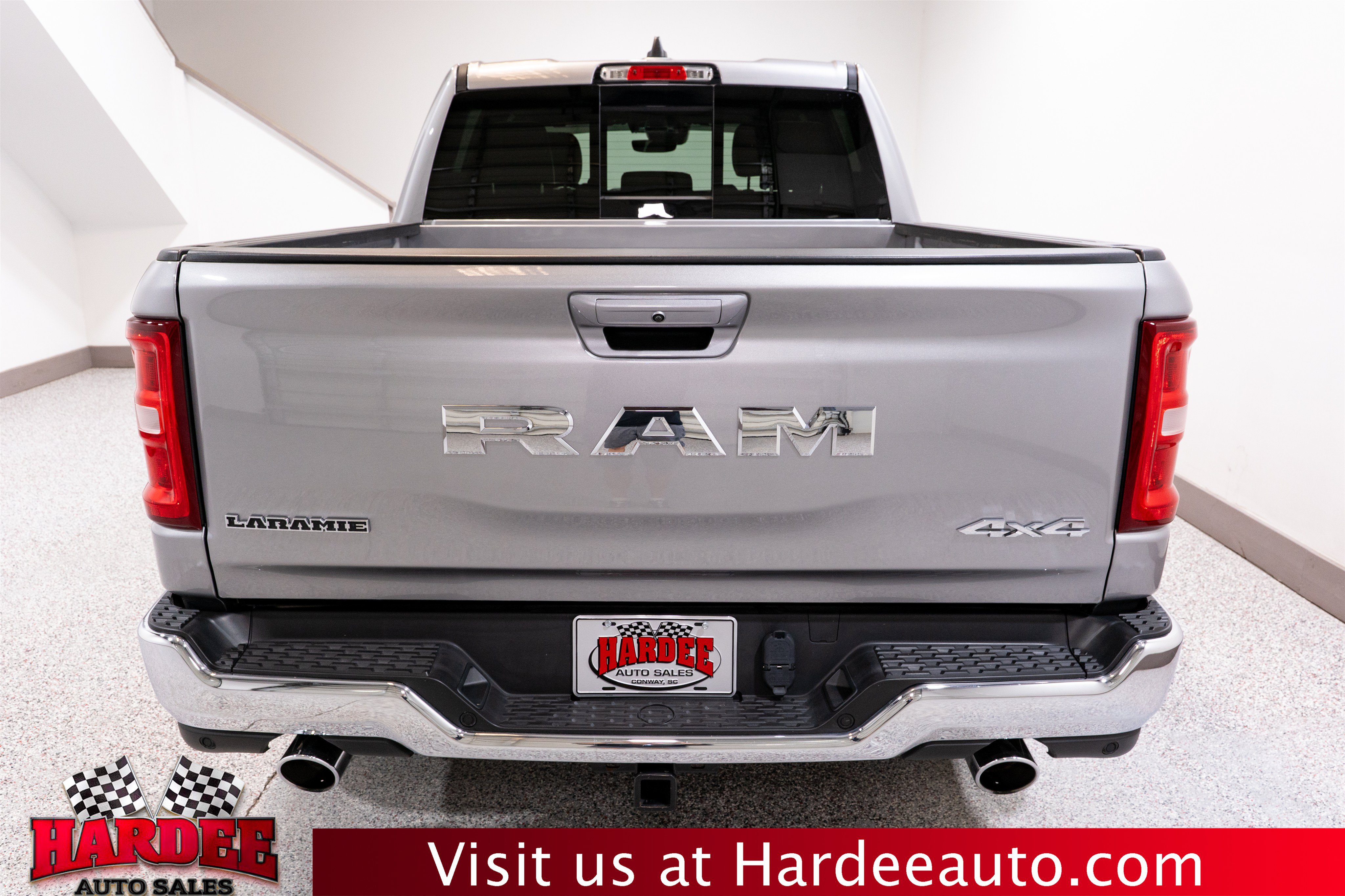 Used 2025 RAM 1500 Laramie AWD/4WD image 4