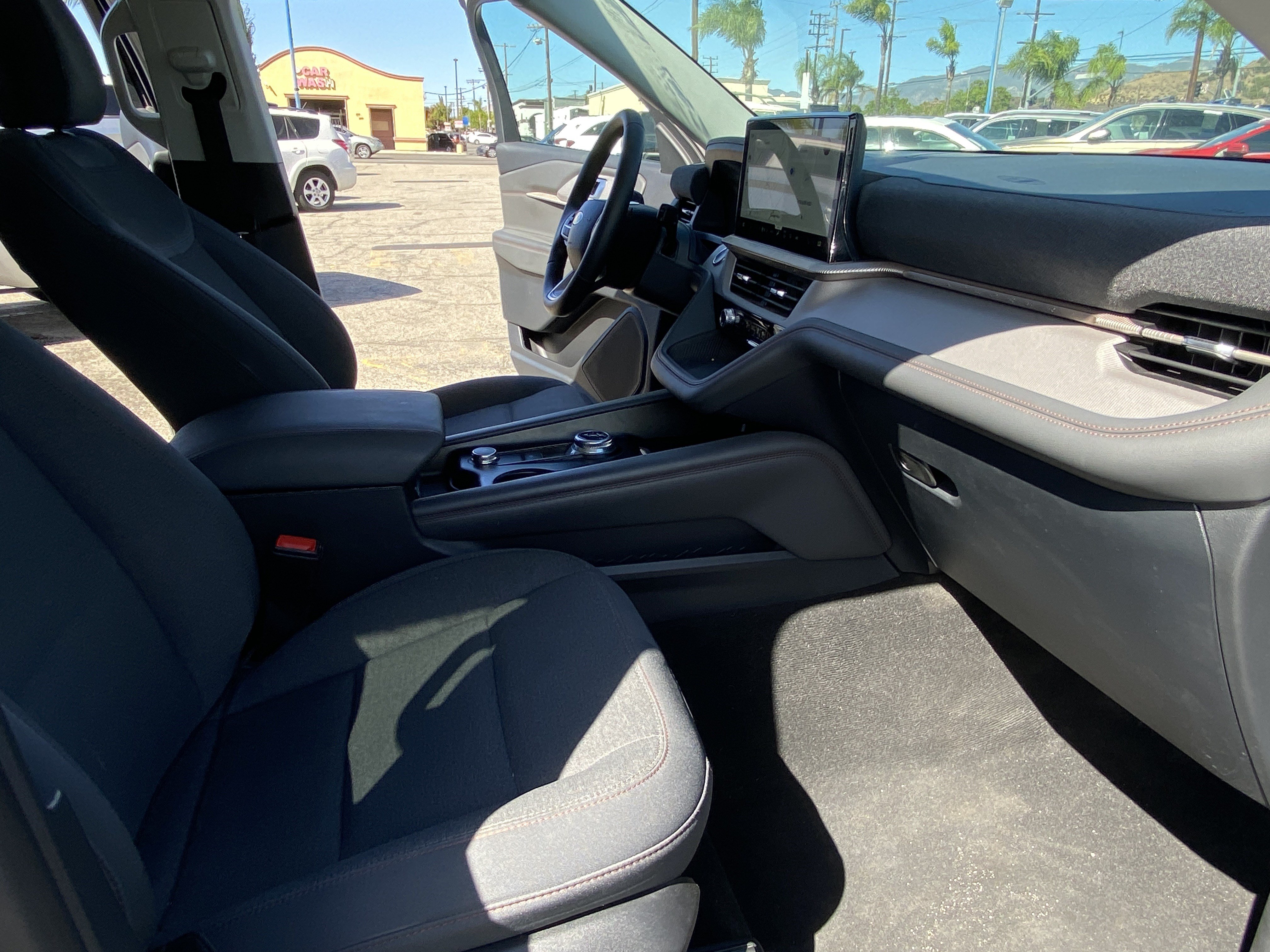 Used 2025 Ford Explorer Active RWD image 22