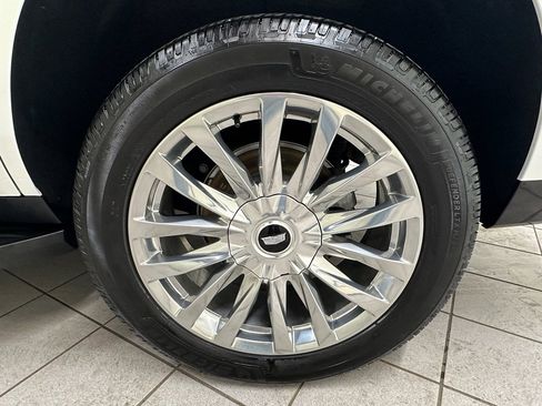 Used 2023 Cadillac Escalade Premium Luxury image 16