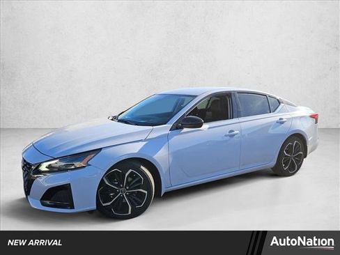 Used 2024 Nissan Altima 2.5 SR image 1