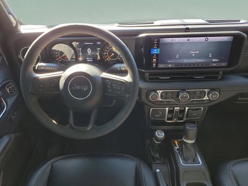 Used 2024 Jeep Gladiator Sport image 17