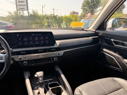 Used 2024 Kia Telluride EX w/ EX Captain's Chair Package AWD/4WD image 13