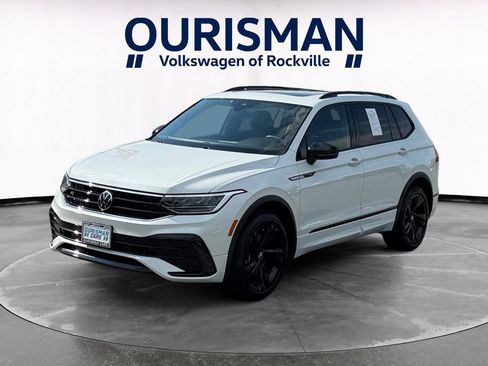 Used 2023 Volkswagen Tiguan SE R-Line FWD image 2