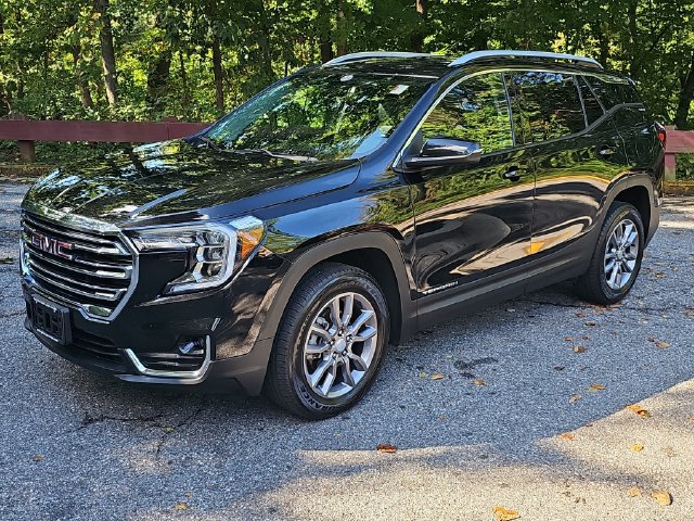 Used 2024 GMC Terrain SLT AWD/4WD image 4