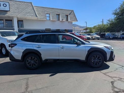 Used 2025 Subaru Outback Onyx Edition image 2