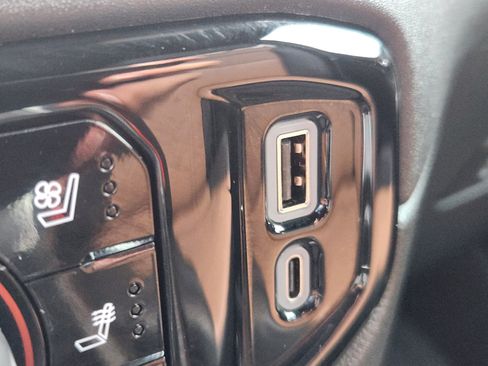 Used 2024 Chevrolet Silverado 2500 High Country w/ High Country Premium Package AWD/4WD image 28