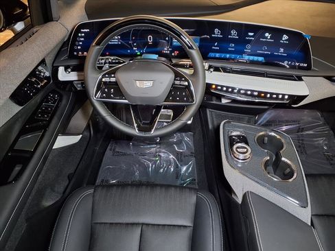 Used 2026 Cadillac Optiq Luxury 2 image 11