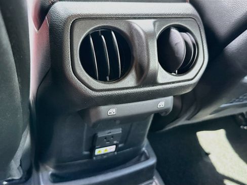 Used 2023 Jeep Wrangler Unlimited Rubicon 4xe AWD/4WD image 28