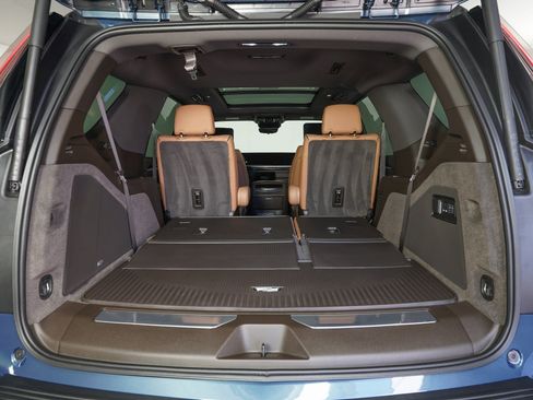 Used 2026 Cadillac Escalade Luxury w/ LPO, Radiant Package image 14