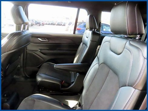 Used 2023 Jeep Grand Cherokee L Laredo image 10