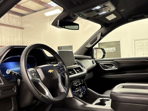 Used 2023 Chevrolet Suburban LT image 7