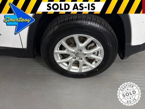 Used 2018 Jeep Cherokee Latitude Plus w/ Comfort/Convenience Group FWD image 10