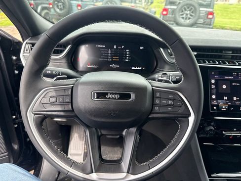 New 2026 Jeep Grand Cherokee Laredo AWD/4WD image 9