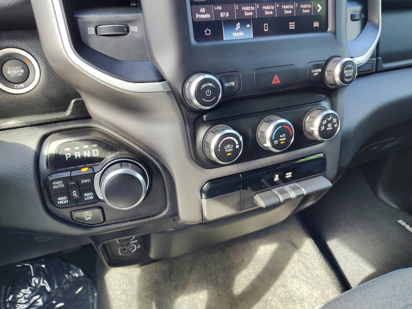 Used 2022 RAM 1500 Big Horn AWD/4WD image 13