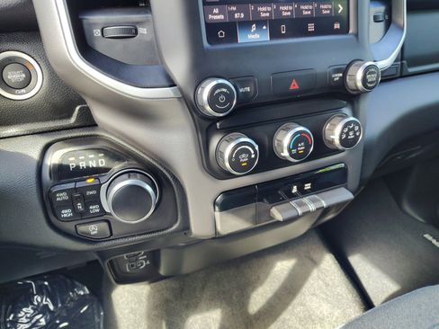 Used 2022 RAM 1500 Big Horn AWD/4WD image 13