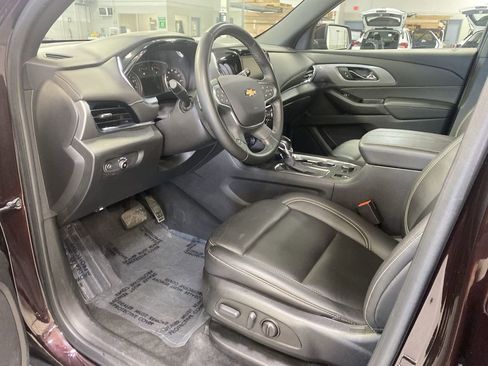 Certified 2023 Chevrolet Traverse LT w/ Rear Camera Mirror Package FWD image 10