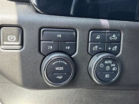 Used 2024 Chevrolet Silverado 2500 LT w/ Convenience Package AWD/4WD image 24