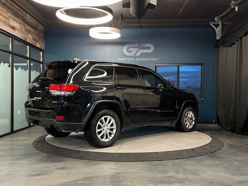 Used 2022 Jeep Grand Cherokee Laredo X image 3