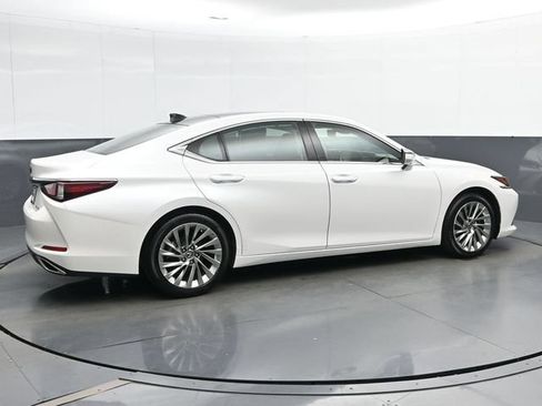 Used 2019 Lexus ES 350 Ultra Luxury w/ Accessory Package 2 FWD image 8