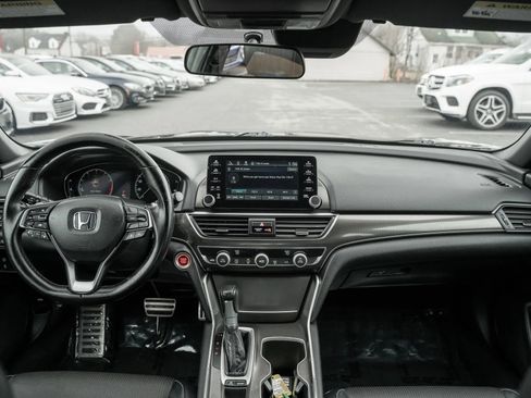 Used 2018 Honda Accord Sport image 13