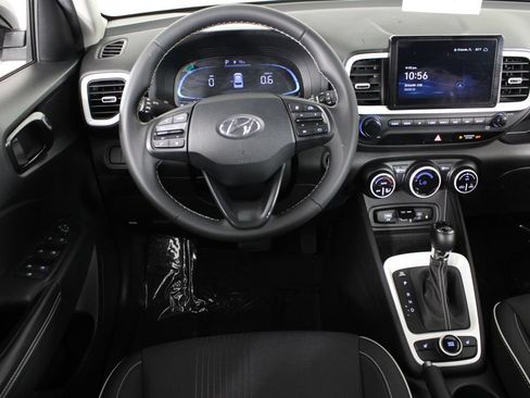 Certified 2024 Hyundai Venue Limited FWD image 8