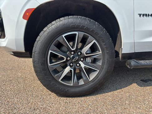 Used 2023 Chevrolet Tahoe Z71 w/ Luxury Package AWD/4WD image 23