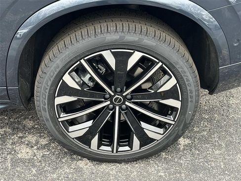 Certified 2026 Volvo XC90 B6 Ultra AWD/4WD image 11