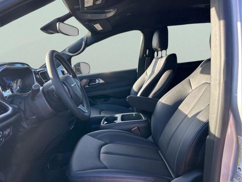 New 2026 Chrysler Pacifica Select image 22