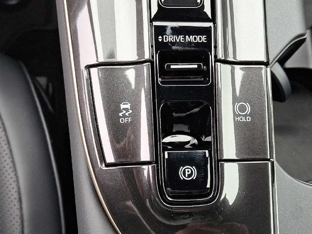 New 2026 Toyota Crown Platinum AWD/4WD image 18
