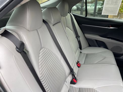 Used 2018 Toyota Camry SE image 19