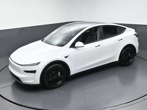 Used 2026 Tesla Model Y AWD image 39