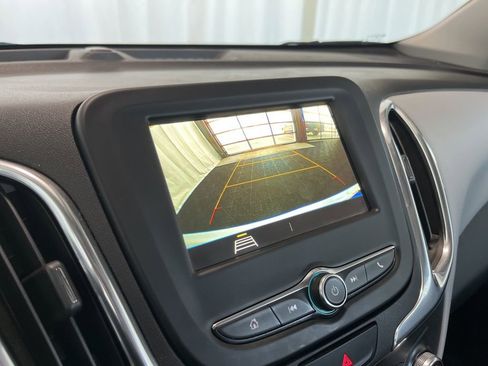 Used 2019 Chevrolet Equinox LS FWD image 14