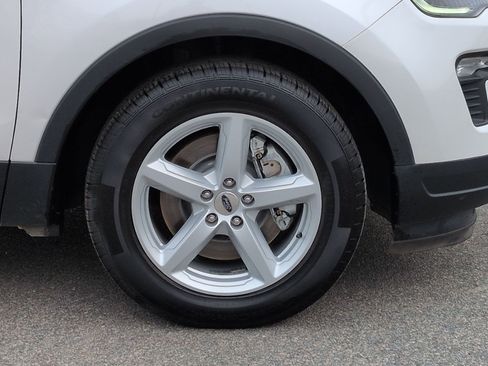 Certified 2018 Ford Explorer XLT w/ Equipment Group 202A image 10