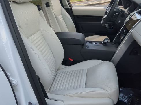 Used 2025 Land Rover Discovery S image 24