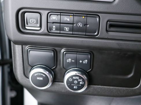 Used 2023 GMC Yukon SLT w/ SLT Luxury Package RWD image 23