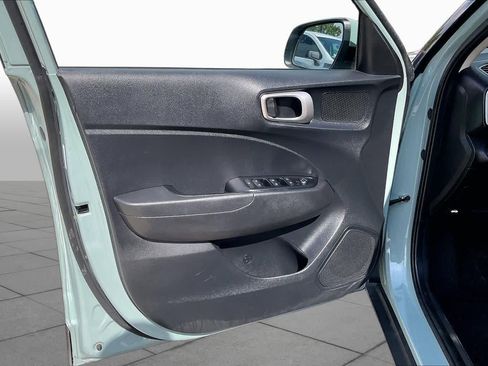 Used 2025 Hyundai Venue SEL FWD image 21
