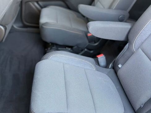 Used 2019 Chevrolet Traverse LT FWD image 17